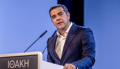 Επίθεση Τσίπρα σε Στουρνάρα: Εκείνος επέβαλε τις διοικήσεις της αρεσκείας του σε κάθε τράπεζα