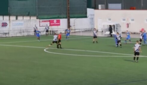 Βίντεο: Διαιτητής πρώτα εμποδίζει τον παίκτη να σκοράρει και μετά τον... αποβάλλει