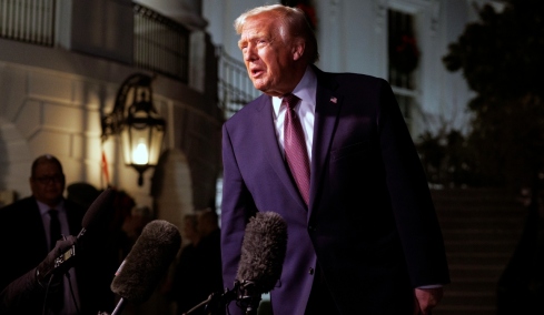 Ντόναλντ Τραμπ κατά των late night σόου: Βάλτε για ύπνο τον Στίβεν Κολμπέρτ τώρα, καλεί το CBS