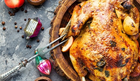 Πώς μαγειρεύουμε τη γαλοπούλα; Με γέμιση ή χωρίς; – 4 σεφ εξηγούν τις τεχνικές τους