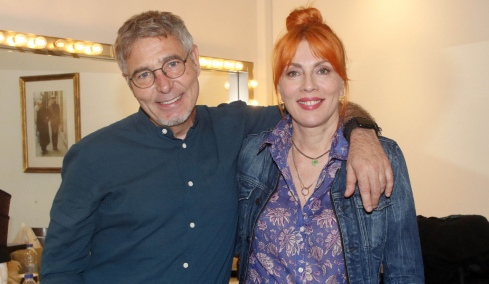 Σμαράγδα Καρύδη - Θοδωρής Αθερίδης: 23 χρόνια μαζί στη ζωή, στη σκηνή και στην οθόνη, το άλμπουμ της κοινής τους διαδρομής