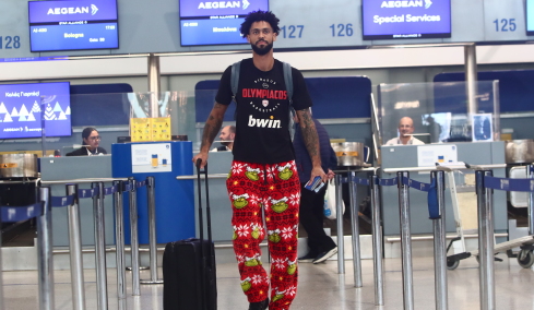 Σε Χριστουγεννιάτικη διάθεση ο Τάιλερ Ντόρσεϊ: Το εντυπωσιακό παντελόνι «Grinch»