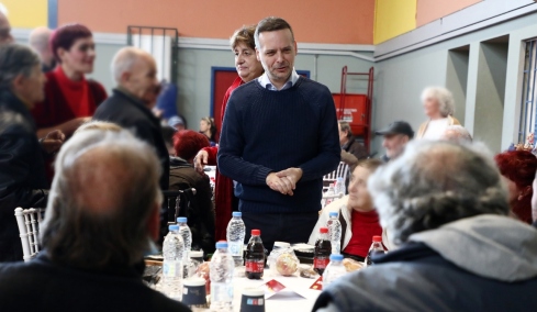 Δήμος Αθηναίων: Γεύμα αγάπης σε 1.300 αστέγους και οικονομικά ευάλωτους για τα Χριστούγεννα 