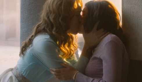 Γιούλικα Σκαφιδά για το λεσβιακό φιλί στον «Άγιο Έρωτα»: Δεν προβλήθηκε όπως γυρίστηκε, η αγάπη δεν είναι ανάρμοστο περιεχόμενο 