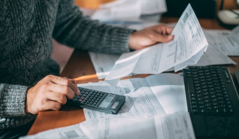 Το 2026 φέρνει φοροανάσα για τους ελεύθερους επαγγελματίες: Τι αλλάζει με τα 8 νέα μέτρα από την 1η Ιανουαρίου