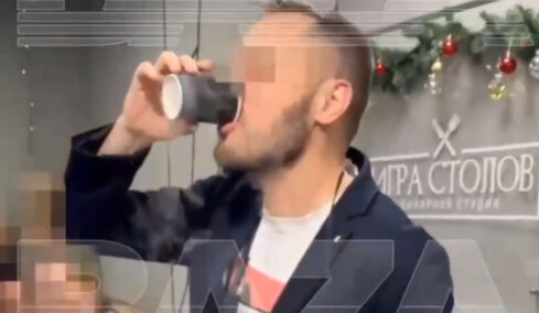 Σε κρίσιμη κατάσταση 38χρονος που ήπιε κοκτέιλ με υγρό άζωτο σε χριστουγεννιάτικη γιορτή στη Μόσχα, δείτε βίντεο