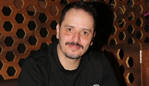 Αλέξανδρος Τσουβέλας: Κατέβηκε η ανάρτηση που έκανε για τον Χριστό, «να σας χαίρεται η μαμά σας» απάντησε