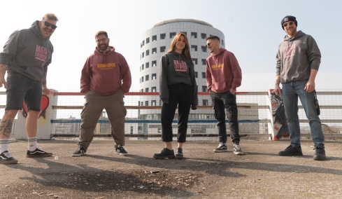 «Είμαστε Έλληνες, όχι Σλάβοι» λένε από τον δήμο Φλώρινας μετά την διακοπή των σλάβικων τραγουδιών σε συναυλία των Banda Entopica