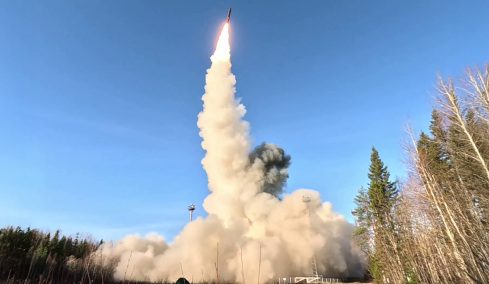 Reuters: Η Ρωσία μεταφέρει υπερηχητικούς βαλλιστικούς πυραύλους σε πρώην αεροπορική βάση στη Λευκορωσία, «παίζει το χαρτί» της πυρηνικής απειλής