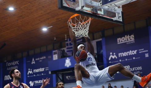 Κυανόλευκο πάρτι στο Ιβανώφειο με τον Ηρακλή να επικρατεί 80-66 του Πανιωνίου, δείτε βίντεο