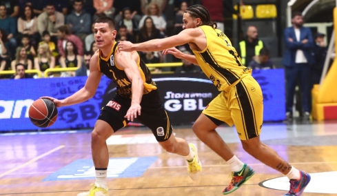 Αθλητικές μεταδόσεις: Πού θα δείτε σήμερα ΑΕΚ-Αρης στο μπάσκετ και τo γεμάτο πρόγραμμα τη Premier League
