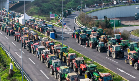 Πώς προέκυψε το πρώτο ρήγμα στα μπλόκα: Η σύσκεψη της Επανομής που ζητά διάλογο με την κυβέρνηση και οι αγρότες της Νίκαιας που αντιδρούν