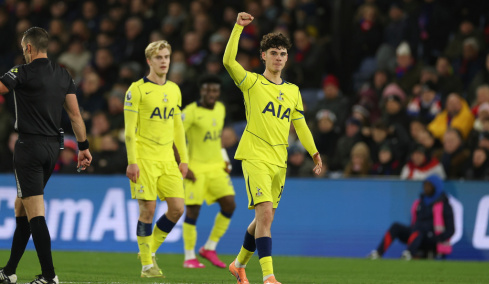 Νίκη «ανάσα» για την Τότεναμ 1-0 την Κρίσταλ Πάλας, τρίποντα για Νάπολι και Μίλαν που παρέμειναν σε τροχιά κορυφής, δείτε γκολ 