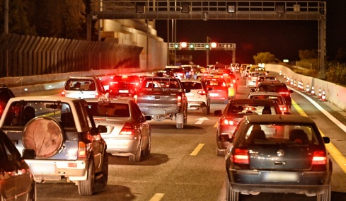 Καραμπόλα έξι οχημάτων στην Αθηνών - Κορίνθου στο ύψος των Μεγάρων