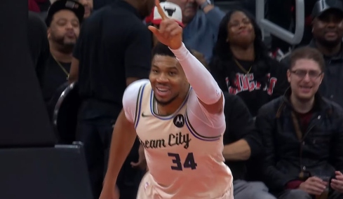 ΝΒΑ: Ο Αντετοκούνμπο επέστρεψε με... φόρα, «ξύπνησε» τους Μπακς και νίκησαν 103-112 τους Μπουλς