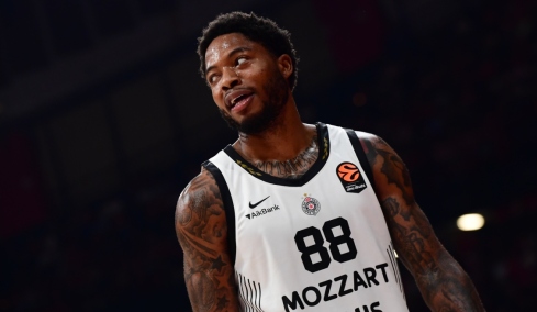 Ολυμπιακός: Παρακολουθεί τις εξελίξεις για τον Ταϊρίκ Τζόουνς και περιμένει να μείνει ελεύθερος από την Παρτίζαν