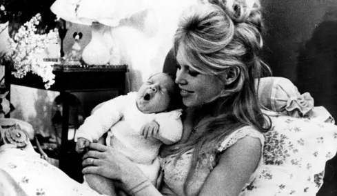 Οι σκοτεινές πλευρές της Μπριζίτ Μπαρντό: Η εγκατάλειψη του παιδιού της, οι απιστίες και ο ρατσισμός