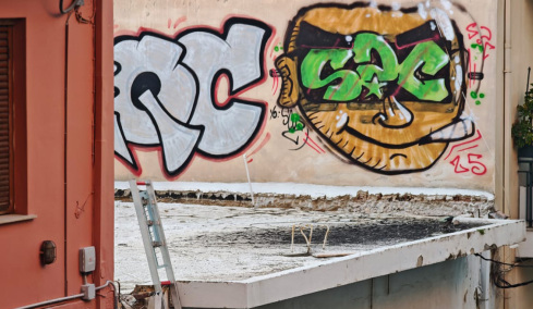 Άφησε σημείωμα σε συγγενικό του πρόσωπο ο 74χρονος στου Γκύζη, πριν μαχαιρώσει τη γυναίκα του και πέσει στο κενό - Νοσηλεύεται η 67χρονη
