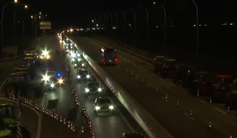 Σημειωτόν η επιστροφή η επιστροφή των εκδρομέων: Ουρές χιλιομέτρων σε Μπράλο, Μαρτίνο και Κάστρο εξαιτίας των μπλόκων