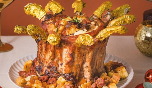 Χοιρινή κορώνα γεμιστή: Βήμα - βήμα η εμβληματική συνταγή από την Εύα Μονοχάρη