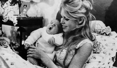 Η Μπριζίτ Μπαρντό και ο αποξενωμένος μοναχογιός της: Παρομοίαζε το έμβρυο με «όγκο» που μεγάλωνε στο σώμα της
