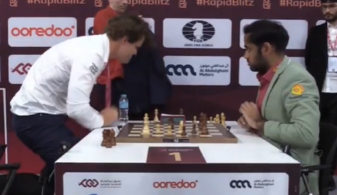 Ο Μάγκνους Κάρλσεν χτύπησε ξανά το τραπέζι μετά από ήττα του στο Παγκόσμιο Πρωτάθλημα Σκακιού, δείτε βίντεο