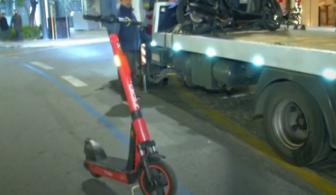 Τα αλκοτέστ στην Πανεπιστημίου έπιασαν και οδηγό σε ηλεκτρικό πατίνι: Της έβαλαν πρόστιμο 350 ευρώ, της πήραν και το δίτροχο
