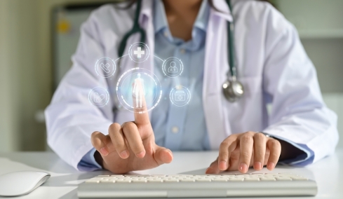 Τεχνητή Νοημοσύνη: 5 «πανέξυπνα» εργαλεία που «μεταμόρφωσαν» την Υγεία το 2025