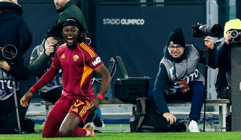 Serie A: «Ζωντανή» για τον τίτλο η Ρόμα, 3-1 την Τζένοα 