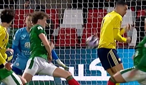 Σκόραρε με την πλάτη ο Ρονάλντο και έφτασε τα 957 γκολ, δείτε βίντεο 