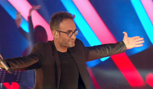 Μεγάλος νικητής  του The Voice ο Κωνσταντίνος Κωμοδρόμος από την ομάδα της Έλενας Παπαρίζου, δείτε βίντεο