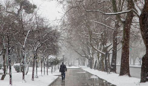 Ισχυρή ψυχρή εισβολή φέρνει κρύο και χιόνια με νιφάδες ακόμα και στην Αττική: Οι προβλέψεις Κολυδά, Καλλιάνου και Λαγουβάρδου