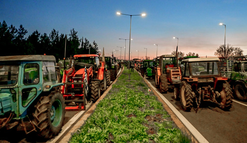 Διευρύνεται το ρήγμα στους αγρότες: Επίθεση αγροτοσυνδικαλιστή σε Κουτσούμπα, «το ΚΚΕ δεν θέλει να λύσει προβλήματα»