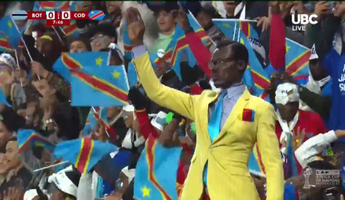 Ο οπαδός-άγαλμα του Κονγκό: Έμεινε ακίνητος για 90 λεπτά τιμώντας τη μνήμη του Πατρίς Λουμούμπα, δείτε βίντεο
