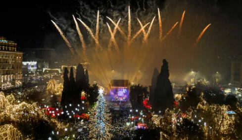 Ρεβεγιόν Πρωτοχρονιάς για όλους στην Αθήνα με Φουρέιρα, Μαραβέγια, Μόρφη και εντυπωσιακά drone σόου 