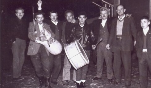 Αρχαϊκά κάλαντα και μεταμφιέσεις κρατούν ζωντανά τα έθιμα του Δωδεκαημέρου στη Δυτική Μακεδονία
