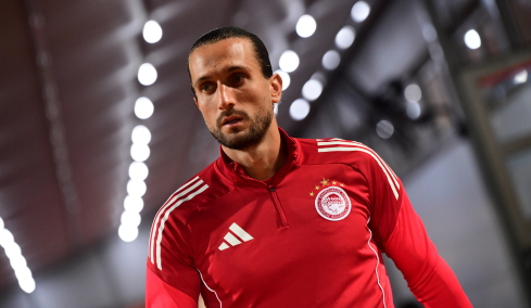 Γιαζίτζι: Σκέφτεται να αποχωρήσει από τον Ολυμπιακό, γράφει η Equipe 