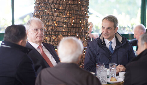 Πρωτοβουλία Μητσοτάκη για συναίνεση στις Ανεξάρτητες Αρχές, τι ζήτησε από τον Κακλαμάνη στον πρωτοχρονιάτικο καφέ