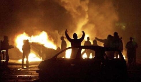 Γαλλία: Έκαψαν πάνω από 1.000 αυτοκίνητα τη νύχτα της Πρωτοχρονιάς 