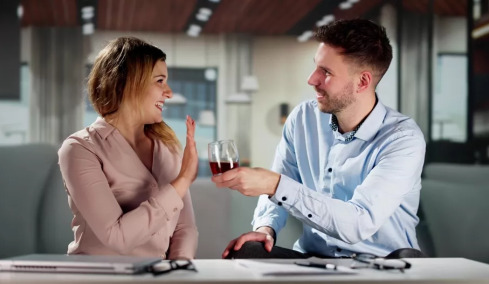 Ήπαρ: Πόσο χρόνο χρειάζεται για να «καθαρίσει» από το αλκοόλ; Οι ειδικοί απαντούν
