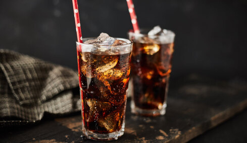 Πόσα λεπτά χάνεις από τη ζωή σου κάθε φορά που πίνεις ένα ανθρακούχο αναψυκτικό