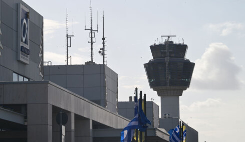 Τα σενάρια για το μπλακάουτ που έκλεισε τον εναέριο χώρο: Τι λένε ΥΠΑ, υπ. Μεταφορών και ελεγκτές εναέριας κυκλοφορίας