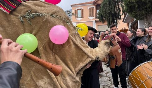 Ραγκουτσάρια, Καμήλες και Τζαμαλάρια: Τα έθιμα που αναβιώνουν στη Βόρεια Ελλάδα για τα Θεοφάνια