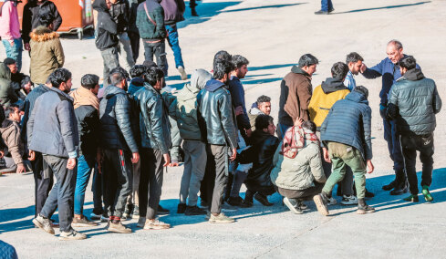 Νομοσχέδιο για το μεταναστευτικό: Τέλος οι ενήλικες... ανήλικοι και τα επιδόματα, κόβονται τα προνόμια των ασυνόδευτων 17χρονων 
