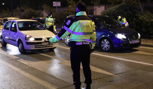 Συνελήφθη 26χρονη στην Κόρινθο που «κάρφωνε» τα μπλόκα της τροχαίας σε εφαρμογή με χιλιάδες μέλη 