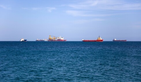 Μέση Ανατολή: Κλιμακώνεται ο κίνδυνος για τα εμπορικά πλοία, φόβοι για επιθέσεις Χούθι και εκτόξευση στα ασφάλιστρα
