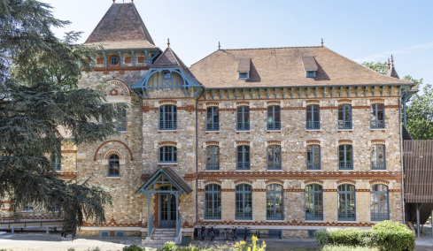 Μέσα στο γαλλικό πανεπιστήμιο όπου εκπαιδεύονται οι κατάσκοποι, τα μαθήματα και το κόστος για το πτυχίο