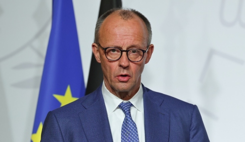 Ιράν: «Ίσως παρακολουθούμε τις τελευταίες ημέρες και εβδομάδες αυτού του καθεστώτος», εκτιμά ο Μερτς