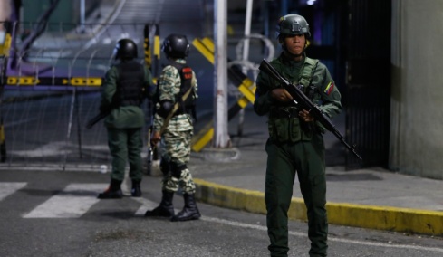 Πανικός στη Βενεζουέλα από λάθος συναγερμό: Εκρήξεις και πυροβολισμοί γύρω από το Καράκας, δείτε βίντεο 