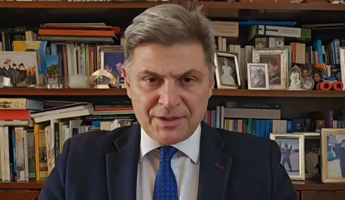 Δεν παραδίδει την έδρα ο Φαραντούρης: Λογοδοτώ μόνο στους συμπολίτες μου